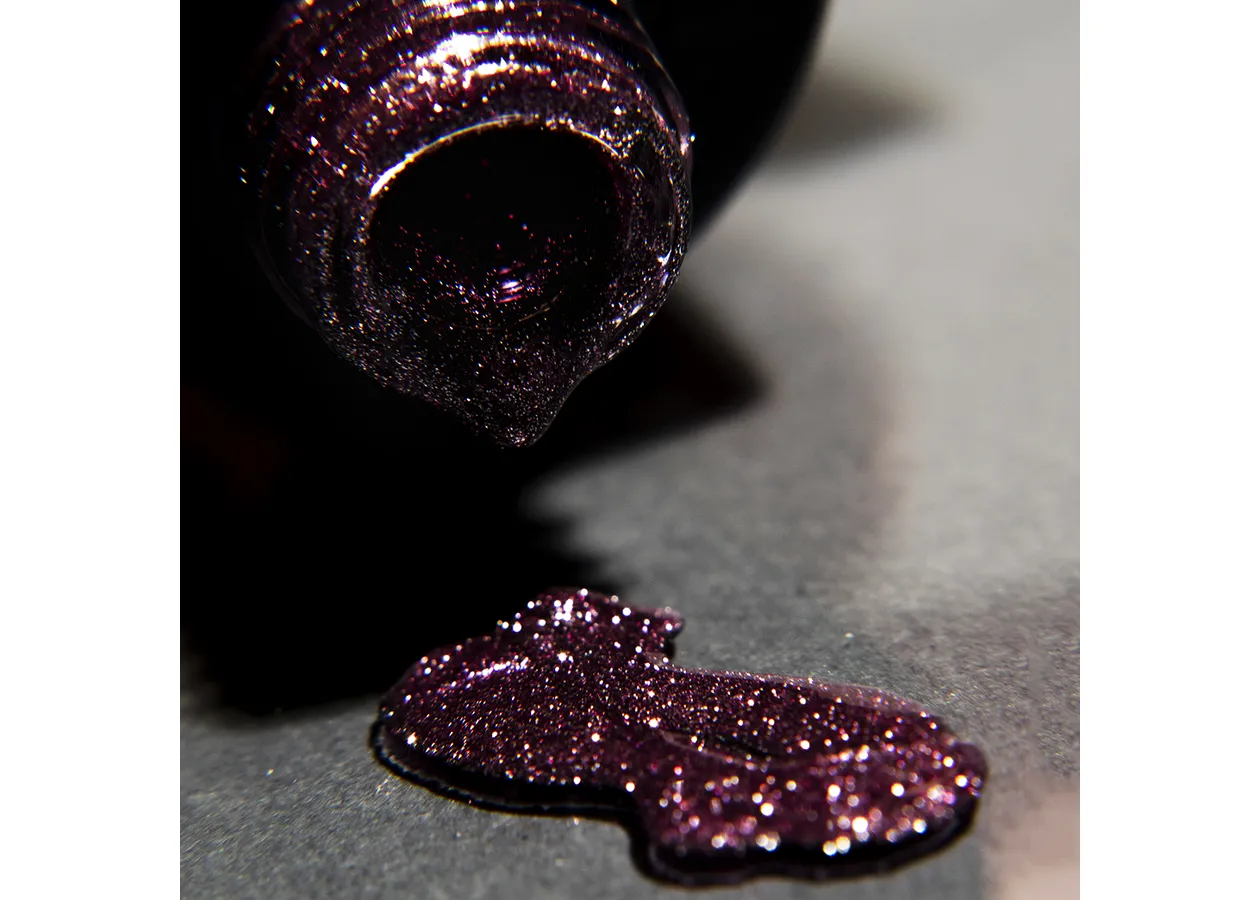 Gel polish reflective cat's eye Divia 