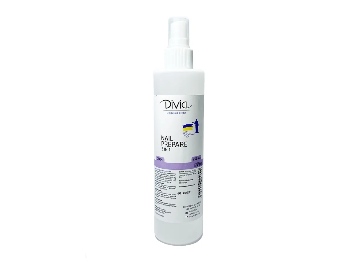 Liquid for nail preparation with a sprayer Divia 