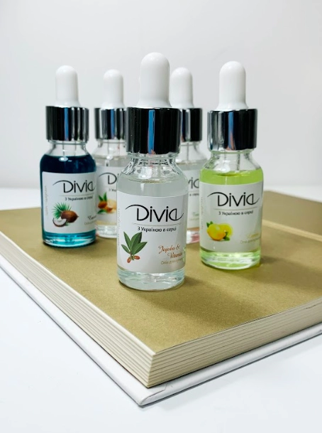 Асортимент товарів для манікюру в RichHills Асортимент товарів для манікюру в RichHills